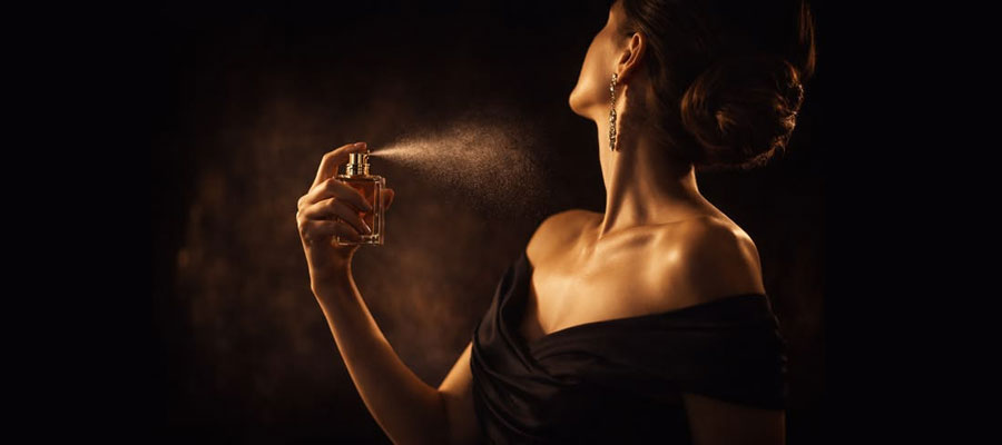 عطرهای زنانه مخصوص مهمانی؛ بهترین انتخاب برای مراسم، عروسی و مجالس رسمی
